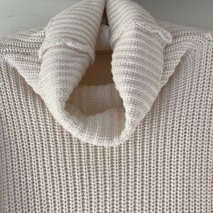 Never worn! Beautiful cozy sweater!